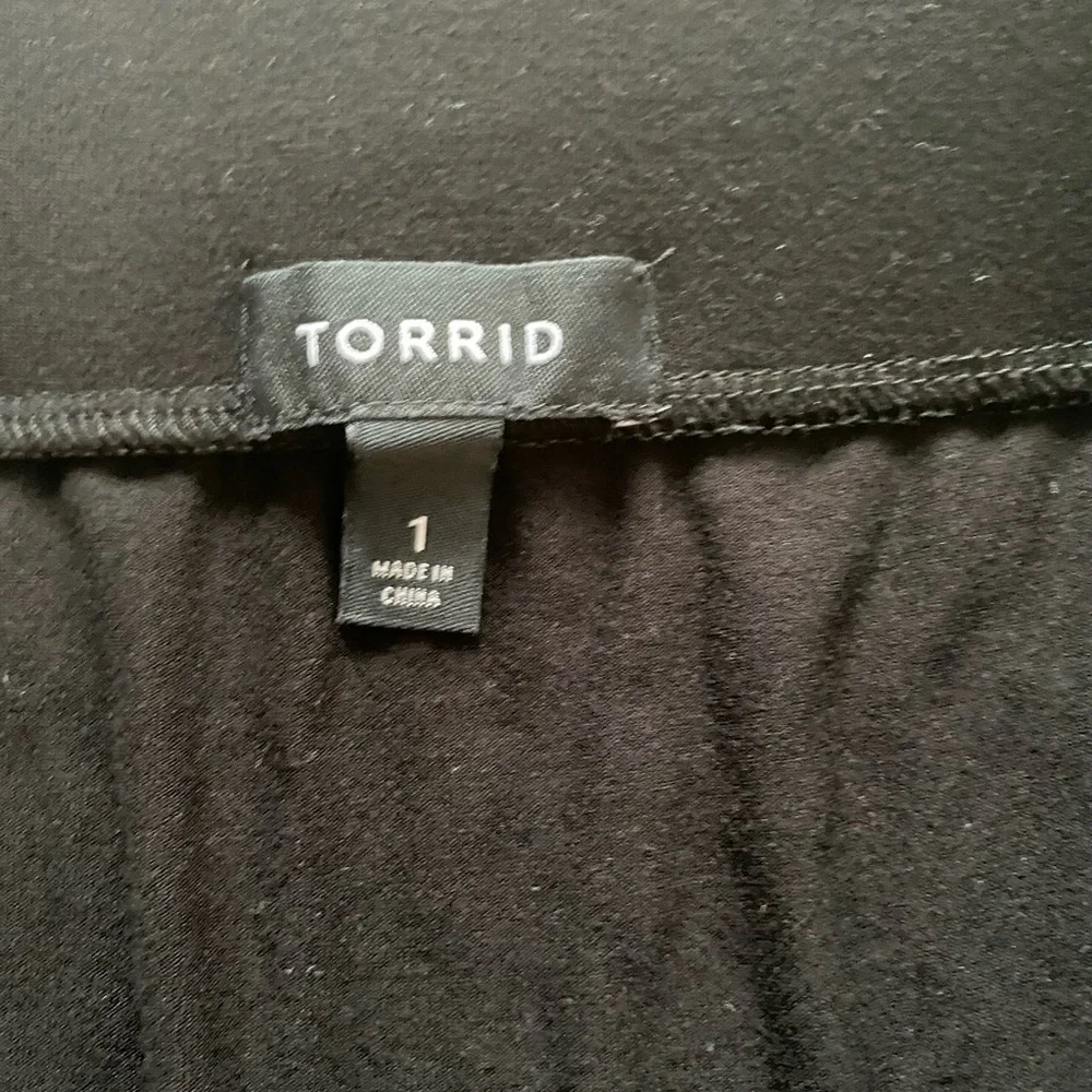Torrid asymmetrical black skirt size 1 - Picture 2 of 2